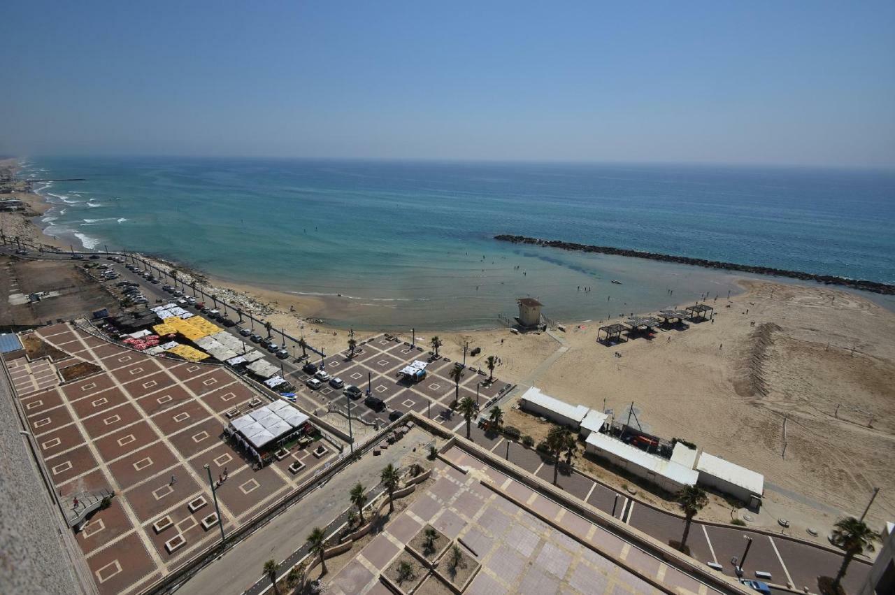 Laguna Beach Apartments Хайфа Екстериор снимка