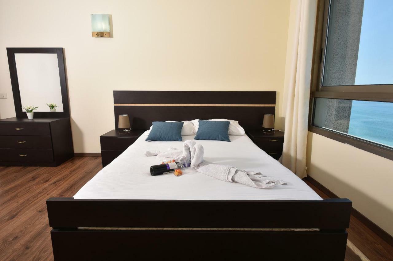 Laguna Beach Apartments Хайфа Екстериор снимка