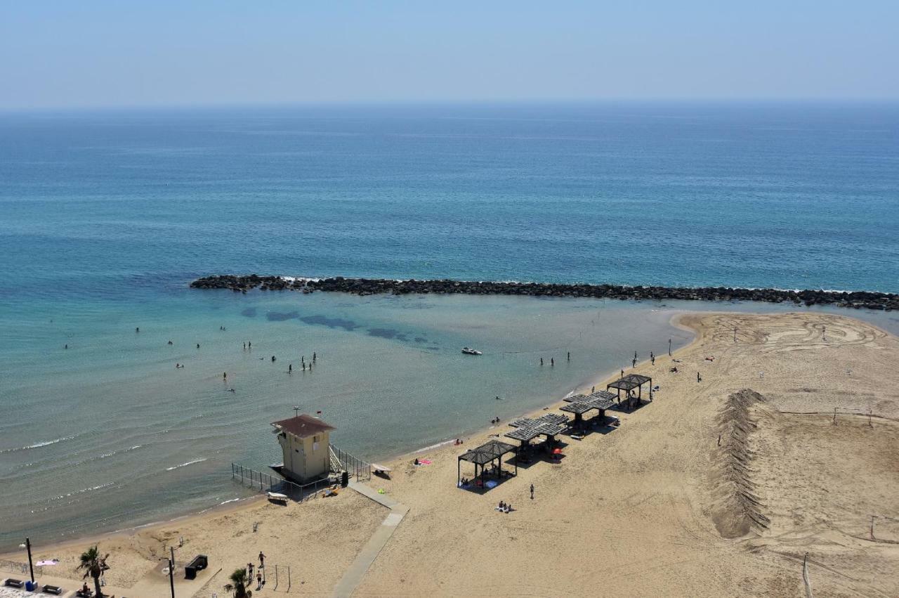Laguna Beach Apartments Хайфа Екстериор снимка