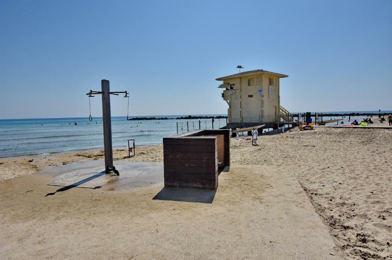 Laguna Beach Apartments Хайфа Екстериор снимка