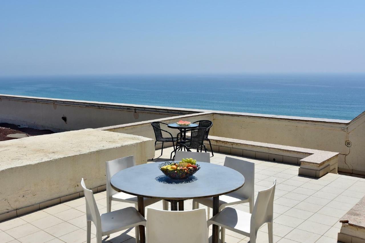 Laguna Beach Apartments Хайфа Екстериор снимка