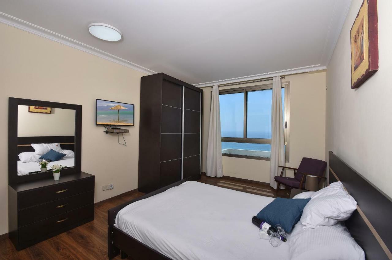 Laguna Beach Apartments Хайфа Екстериор снимка