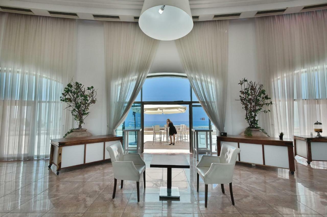 Laguna Beach Apartments Хайфа Екстериор снимка